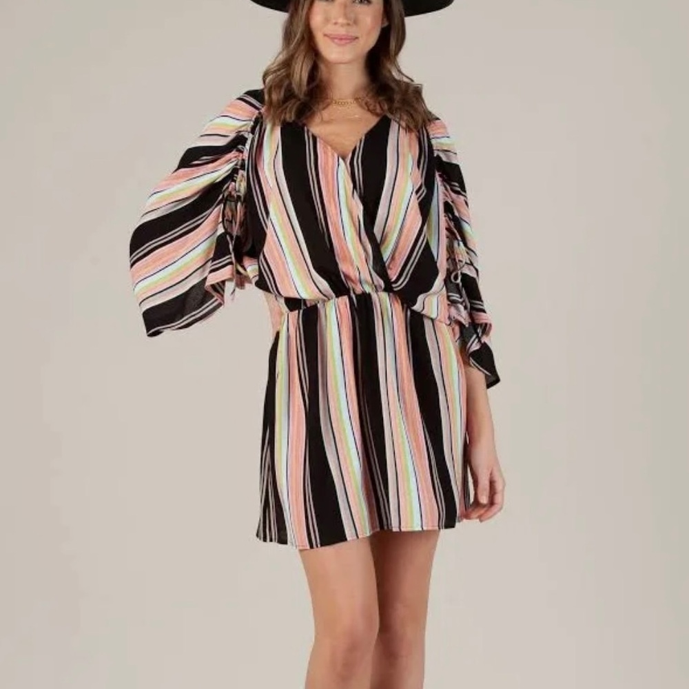 LUCCA NWT STRIPED PEACH & BLACK DEEP V-NECK WIDE CAFTAN SLEEVES SZ: SMALL - Picture 1 of 8